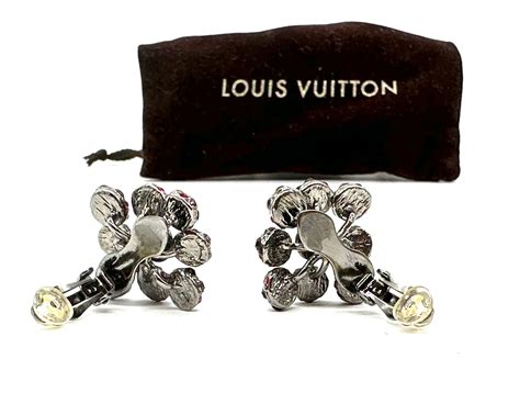 louis vuitton pendientes|Louis Vuitton necklace.